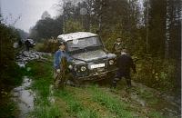 Застрявший Defender предыдущей группы.